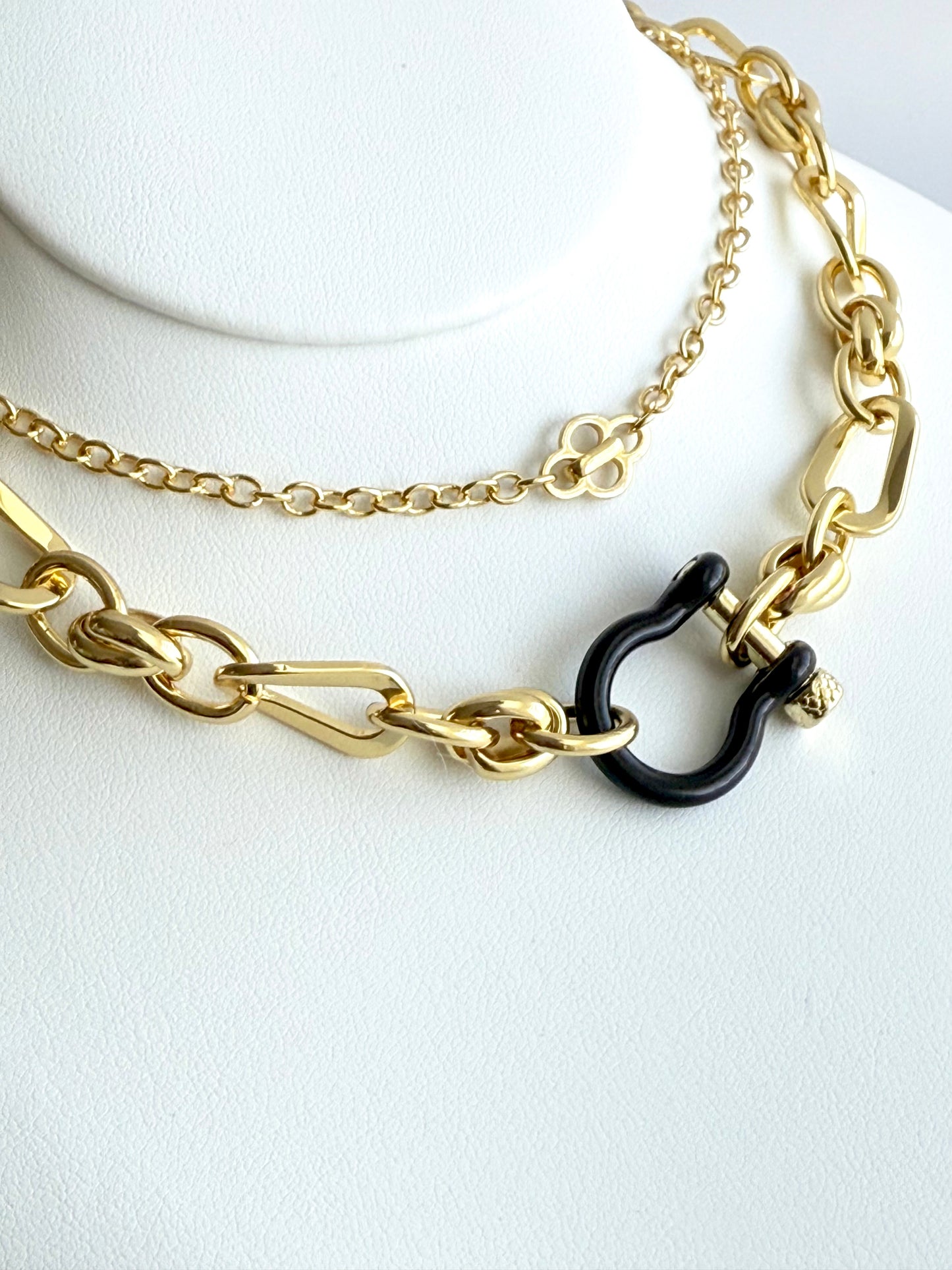 Chunky Chain Black Horseshoe Necklace